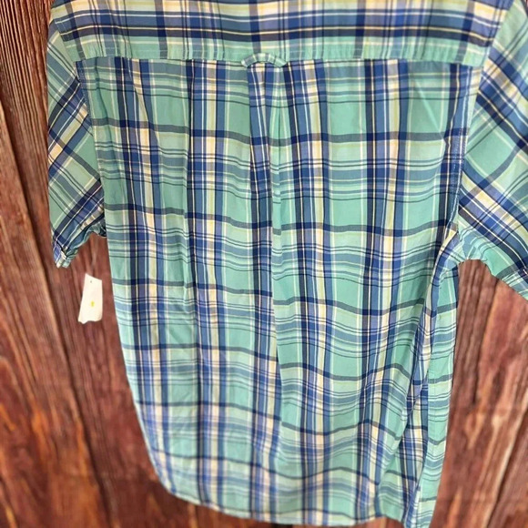 Blue plaid short sleeve button down oxford shirt by Izod Saltwater in Men’s size - Picture 3 of 5